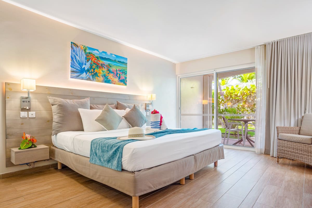 Egyptian cotton sheets, premium bedding, down comforters, in-room safe