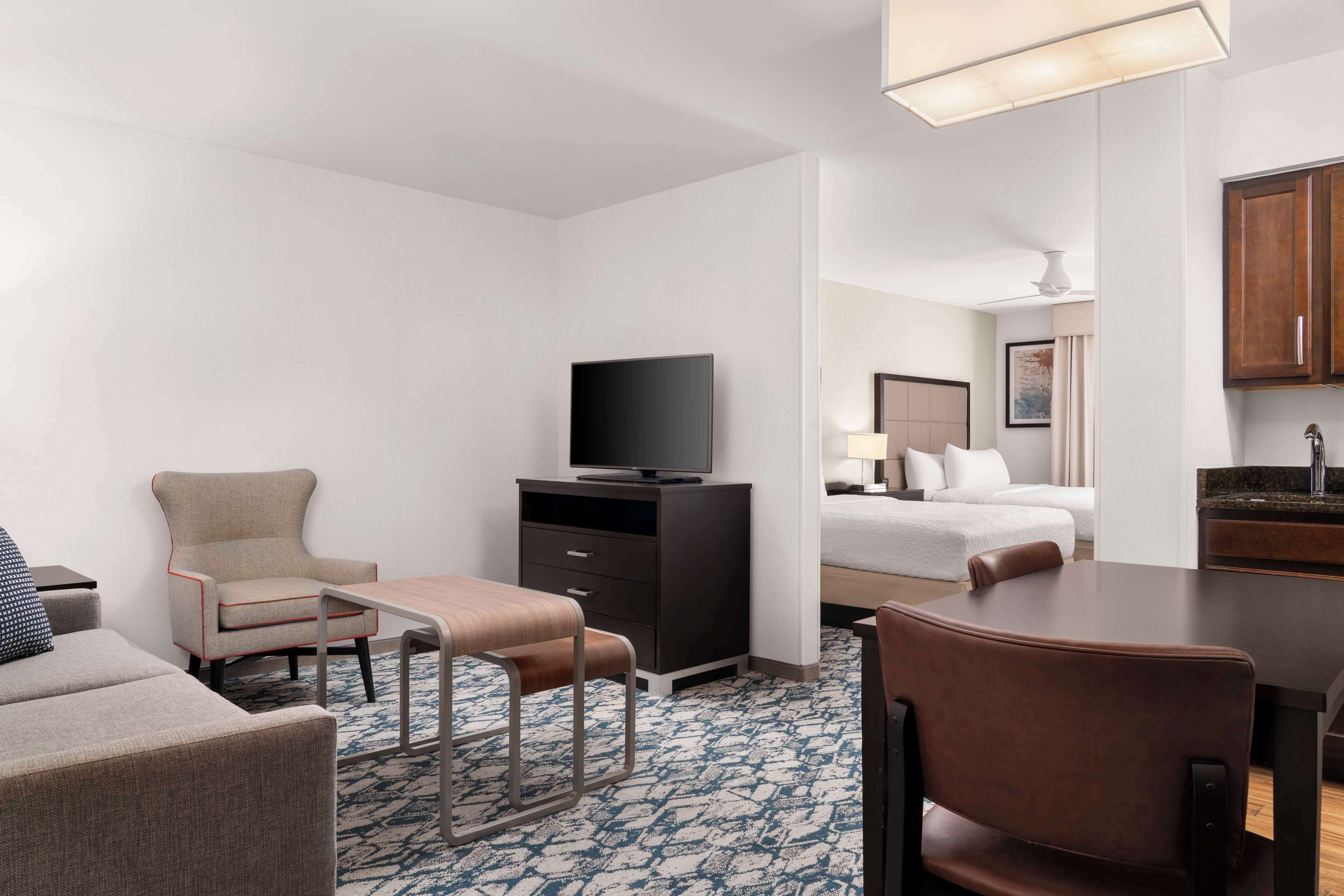 studio suite, 2 queen beds | living area | flat-screen tv