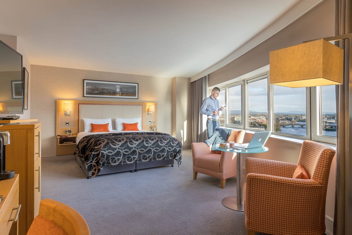 executive king room | egyptian cotton sheets, premium bedding, in-room safe, desk