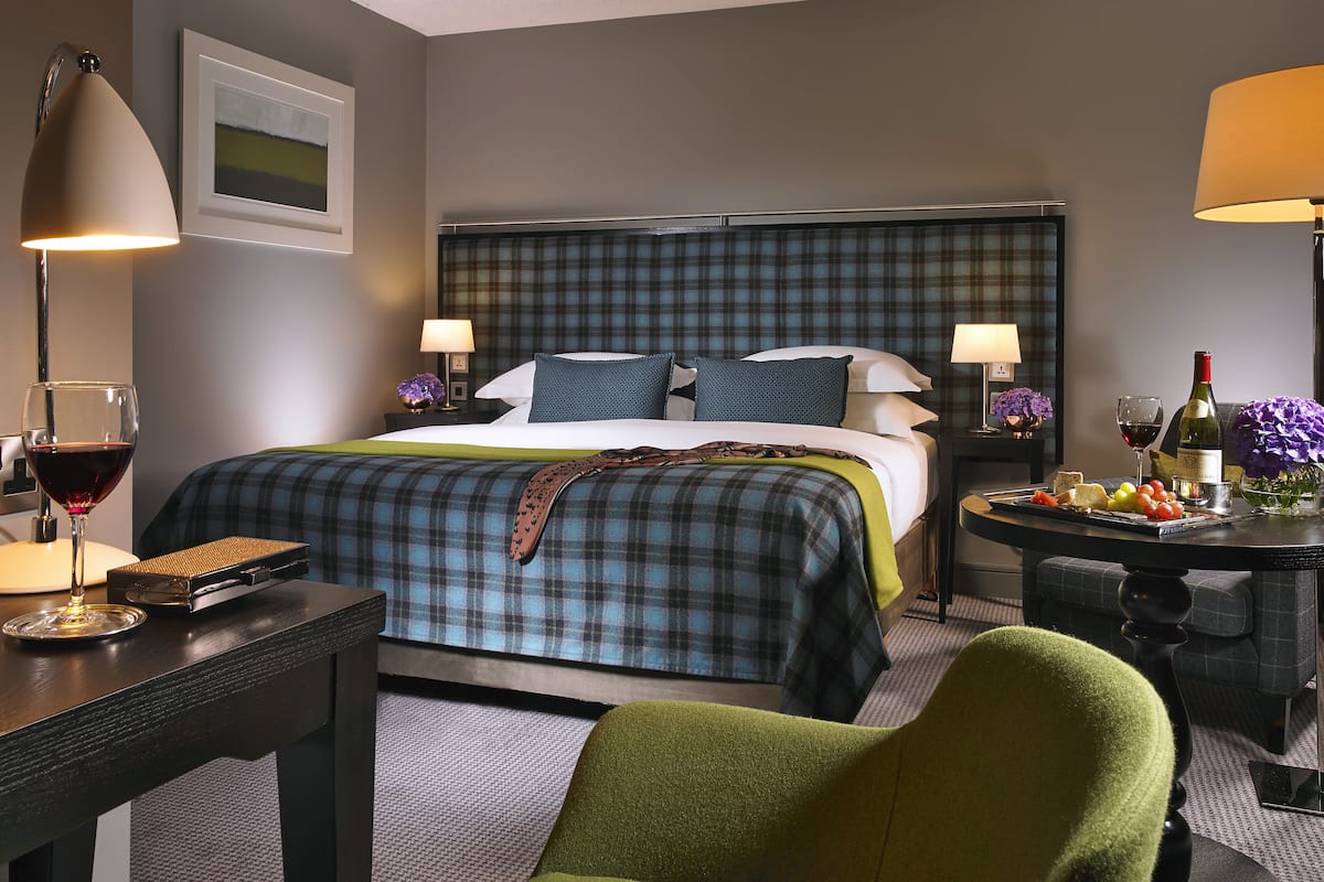 Egyptian cotton sheets, premium bedding, in-room safe, desk