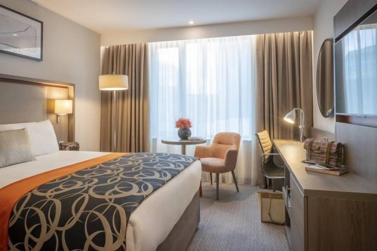 King Room | 埃及棉床單、高級寢具、客房內保險箱、書桌