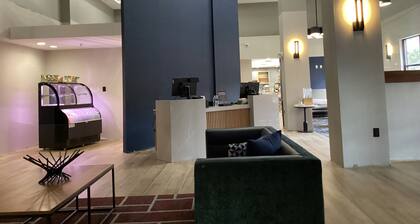 Hyatt Place Atlanta Airport-North