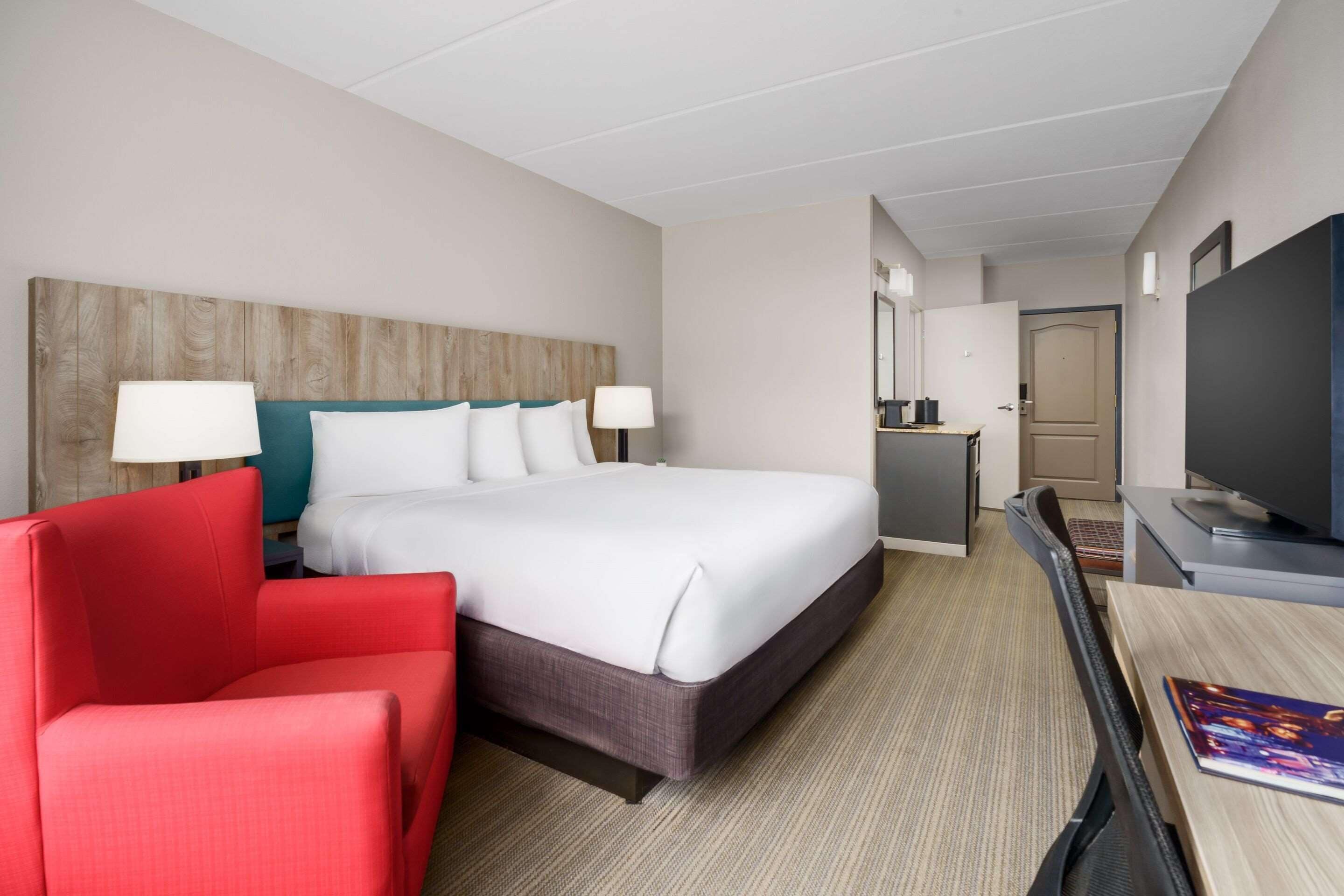 room, 1 king bed, non smoking | in-room safe, desk, laptop workspace, iron/ironing board