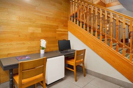 Country Inn Suites by Radisson, Orlando Airport, FL - Image 9
