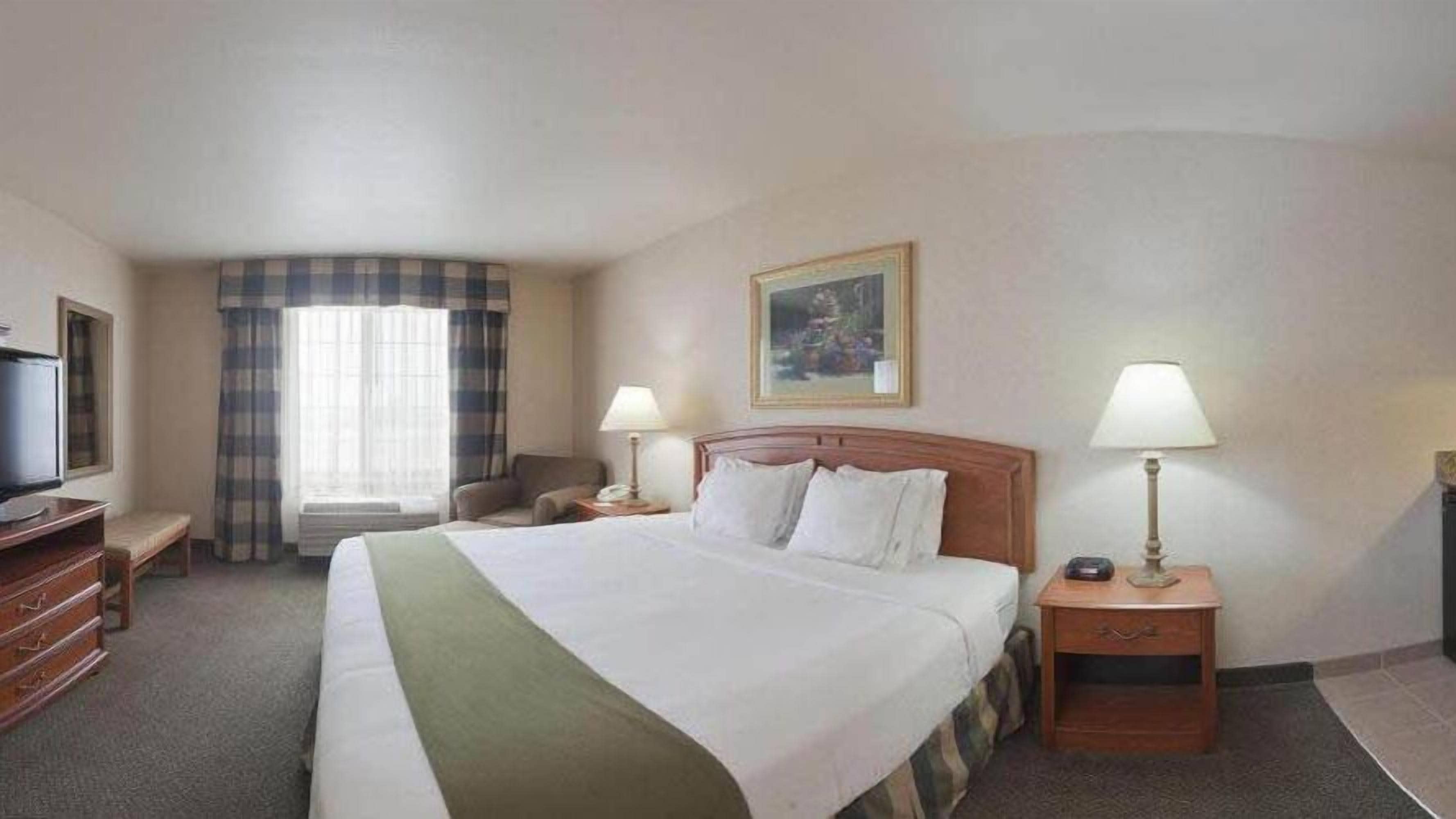 1 bedroom, in-room safe, desk, blackout curtains