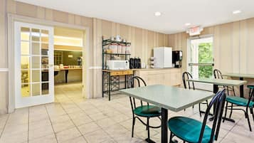 Free daily continental breakfast
