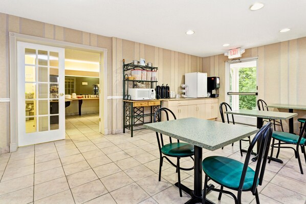 Free daily continental breakfast