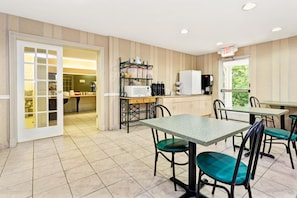 Free daily continental breakfast