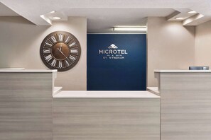 Lobby - Microtel Inn & Suites by Wyndham Florence/Cincinnati Airport (Florence)