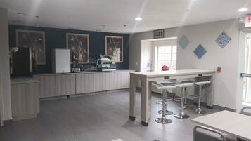 Free daily continental breakfast