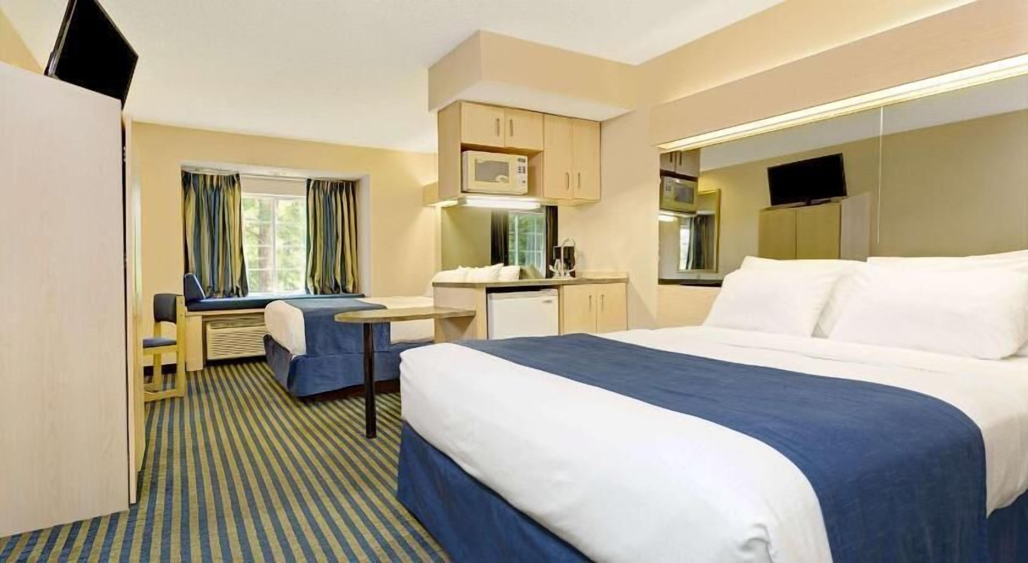 Caja de seguridad en la habitación y escritorio 