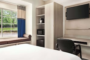 Standard Room, 1 Queen Bed, Accessible, Non Smoking