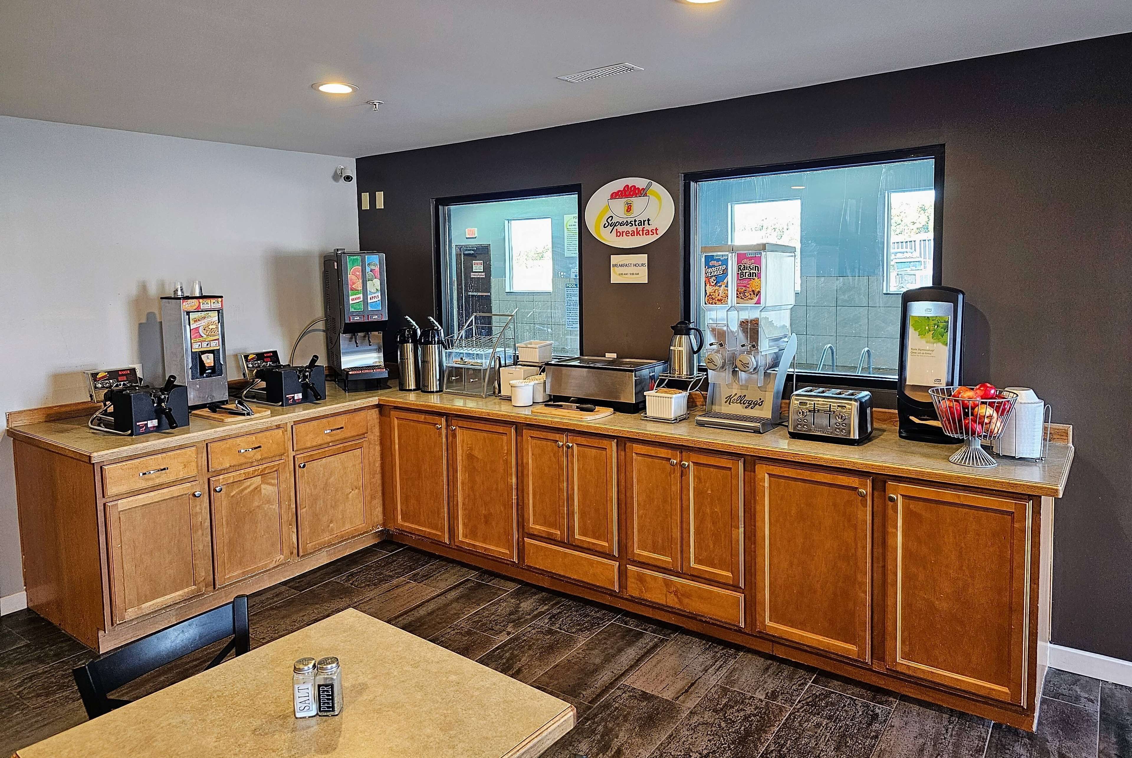 Free daily continental breakfast 