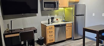 Super 8 by Wyndham Cloverdale IN