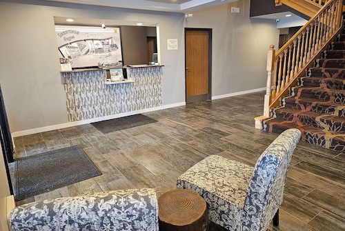 Super 8 by Wyndham Cloverdale IN