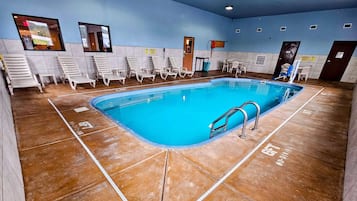 Indoor pool, pool loungers