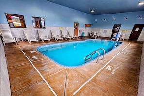 Indoor pool, sun loungers