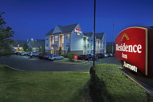 A Marriott Residence Inn hotel with a parking lot and a large illuminated sign.