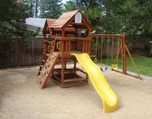 Children's play area - outdoor - The Americana Village (South Lake Tahoe)