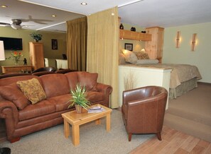 Living area - The Americana Village (South Lake Tahoe)