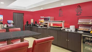 Bữa sáng buffet hàng ngày với phụ phí nhỏ