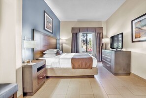 Suite estudio superior, 1 cama de matrimonio grande, no fumadores | 1 dormitorio, caja fuerte, escritorio