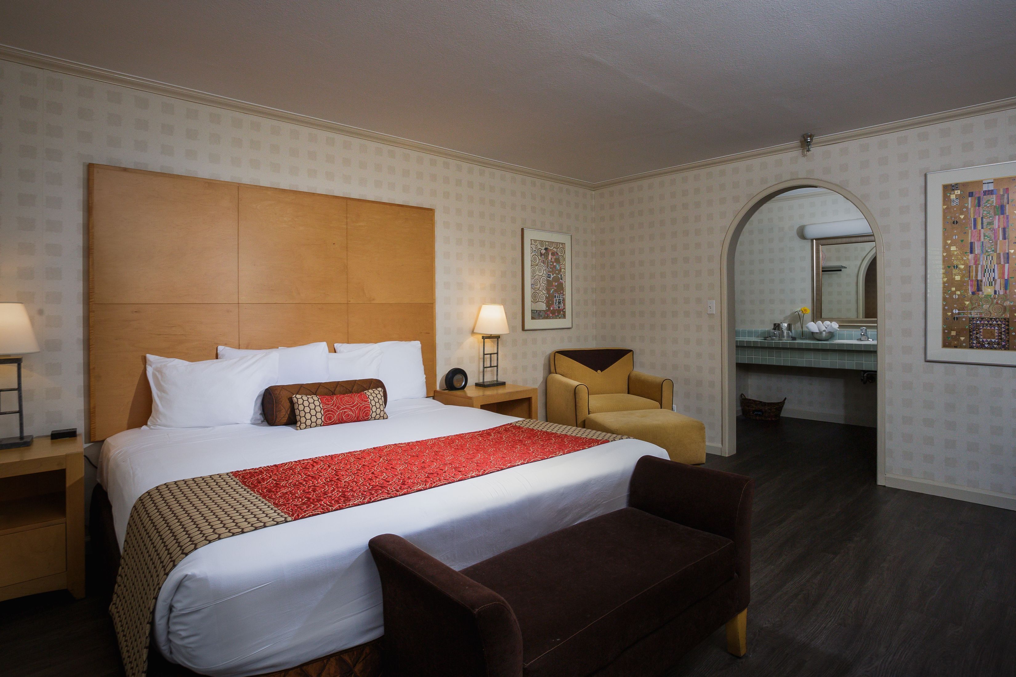 Premium bedding, down duvets, desk, blackout curtains