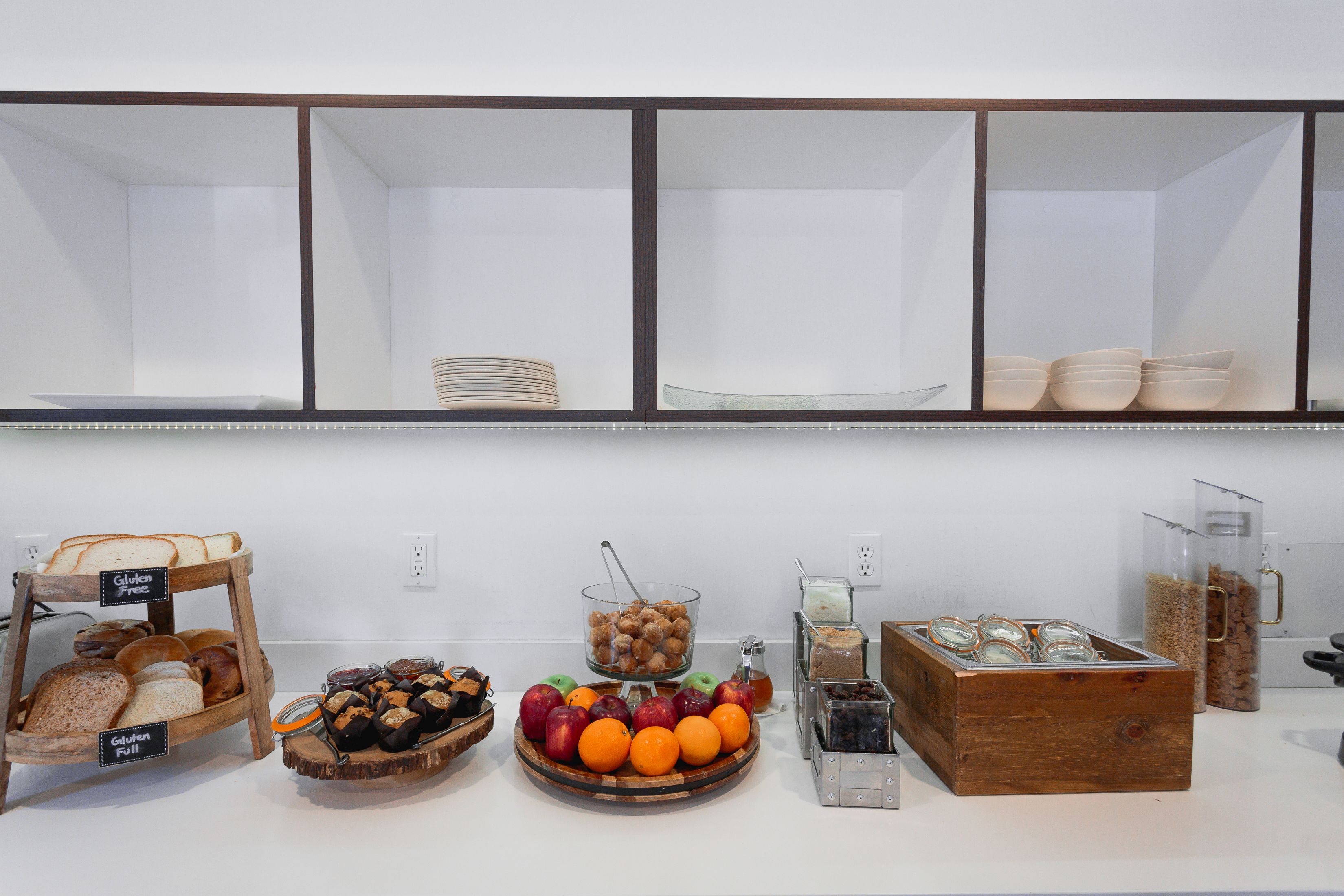 free daily continental breakfast