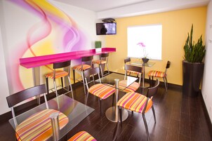 Desayuno continental gratuito y diario