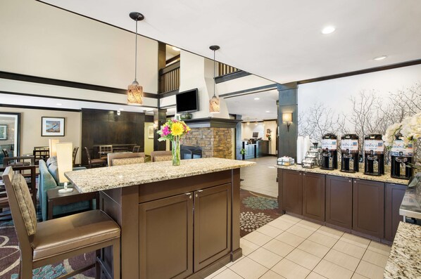 Free daily buffet breakfast - Sonesta ES Suites San Diego - Rancho Bernardo (San Diego)