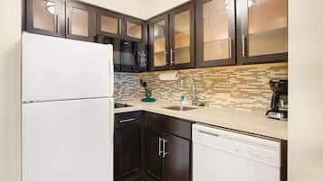 Full-size fridge, microwave, stovetop, dishwasher