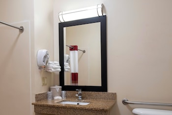 Red Roof Inn & Suites Dover Downtown