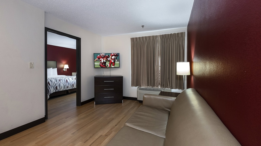 Red Roof Inn & Suites Dover Downtown