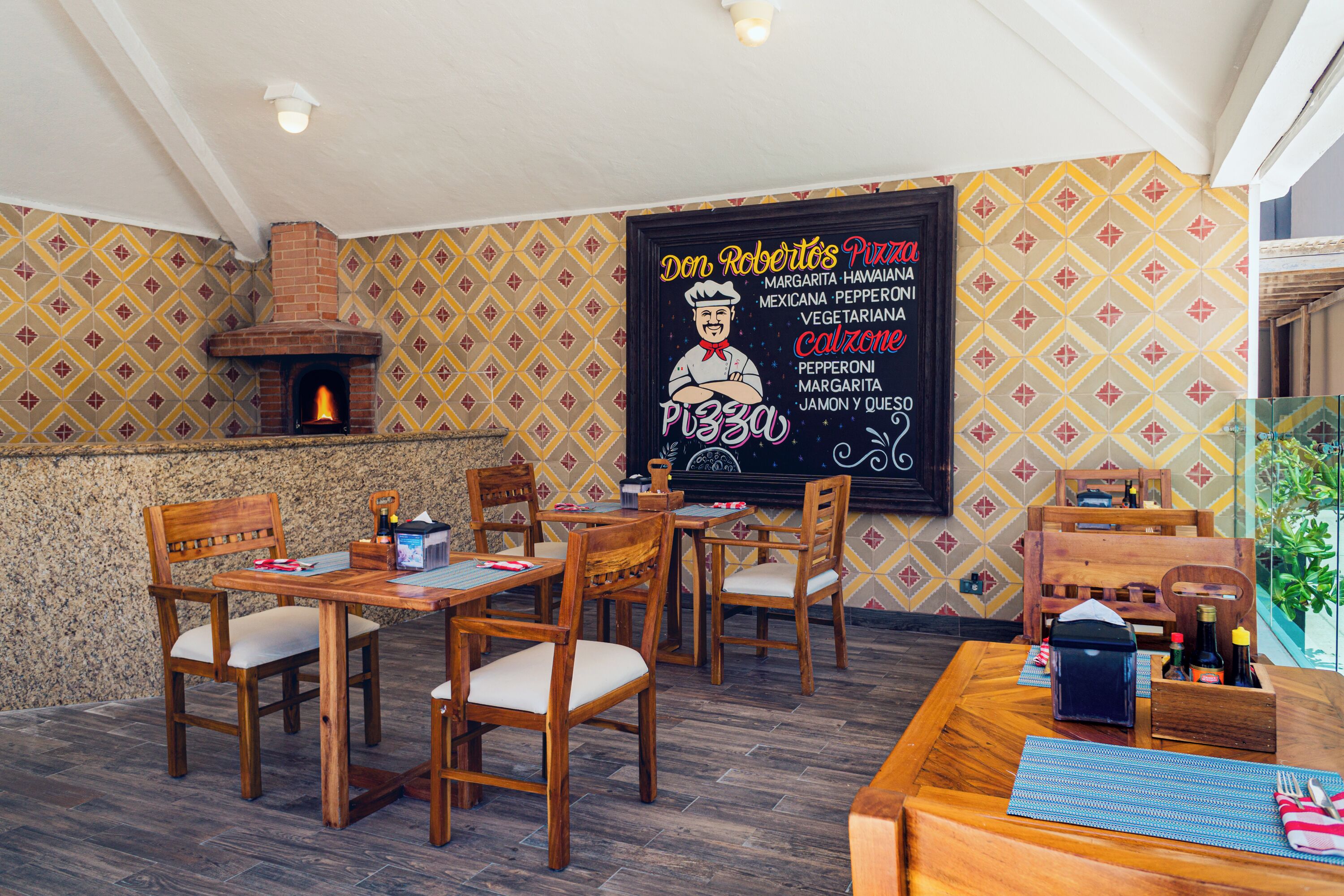 4 restaurantes; se sirven desayunos, almuerzos, cenas y brunches