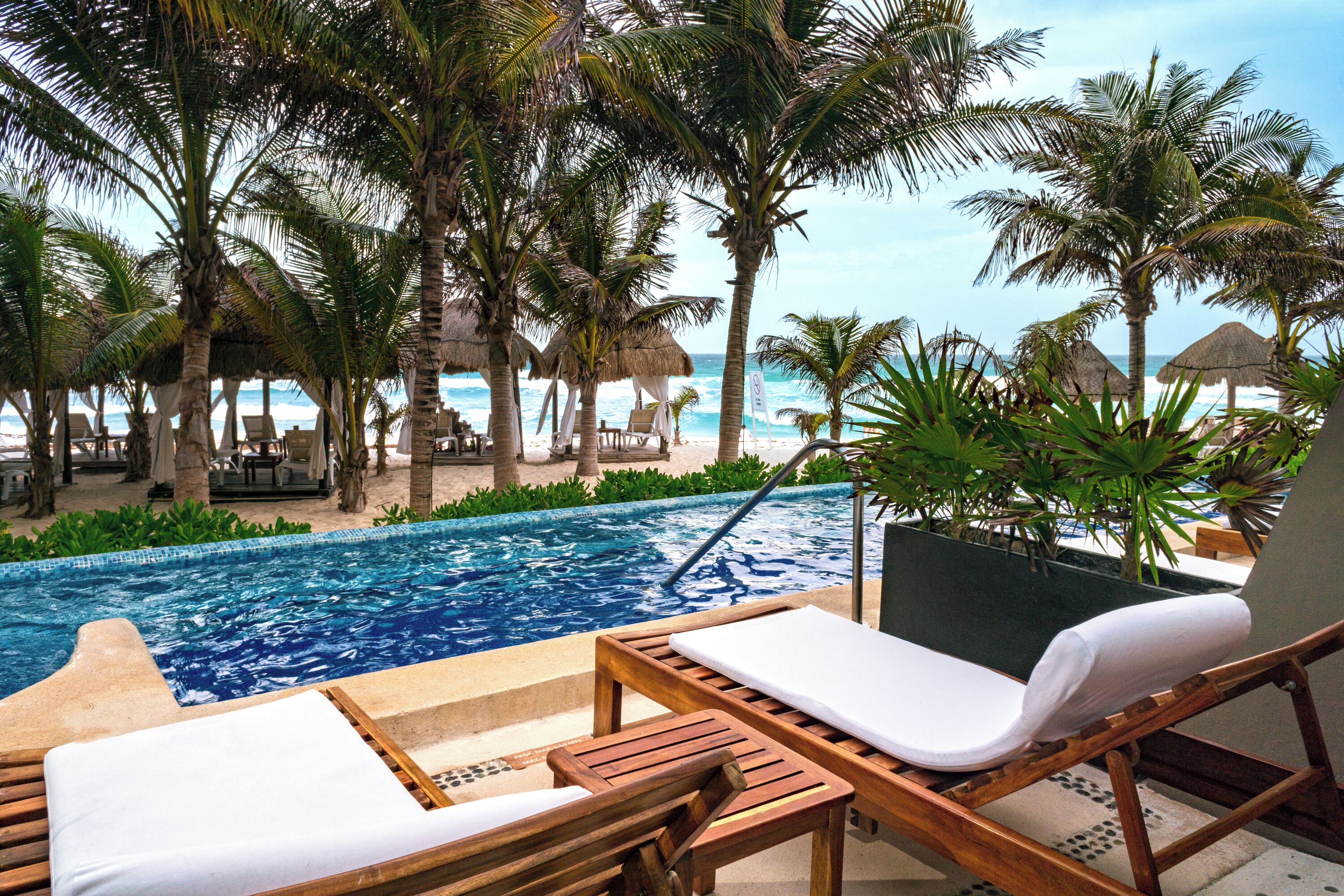 Jr Suite swim up ocean view | Free minibar, in-room safe, blackout drapes, soundproofing