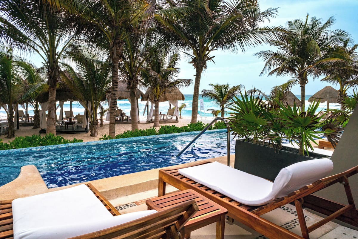 Jr Suite swim up ocean view