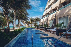 2 outdoor pools, pool umbrellas, pool loungers - Flamingo Cancun - All Inclusive (Cancun)