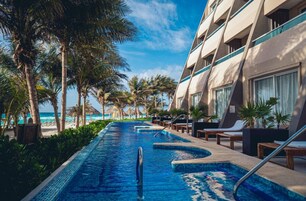 2 piscinas al aire libre, sombrillas, sillones reclinables de piscina