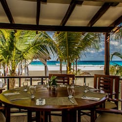 4 restaurants, breakfast, lunch, dinner served; pizza