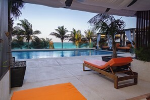 Luxury-Zimmer, Poolblick, Poolseite