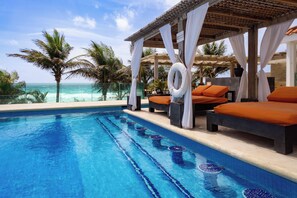 2 outdoor pools, pool umbrellas, sun loungers - Flamingo Cancun - All Inclusive (Cancun)