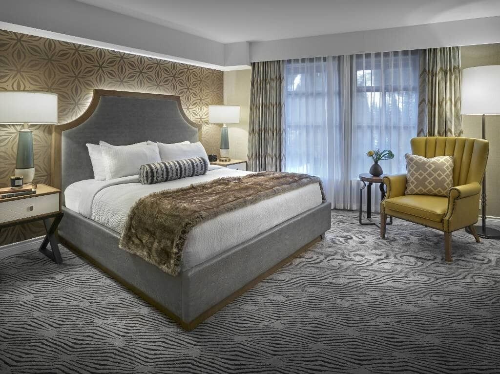 Allergitestet sengetøy, senger med overmadrass og skrivebord