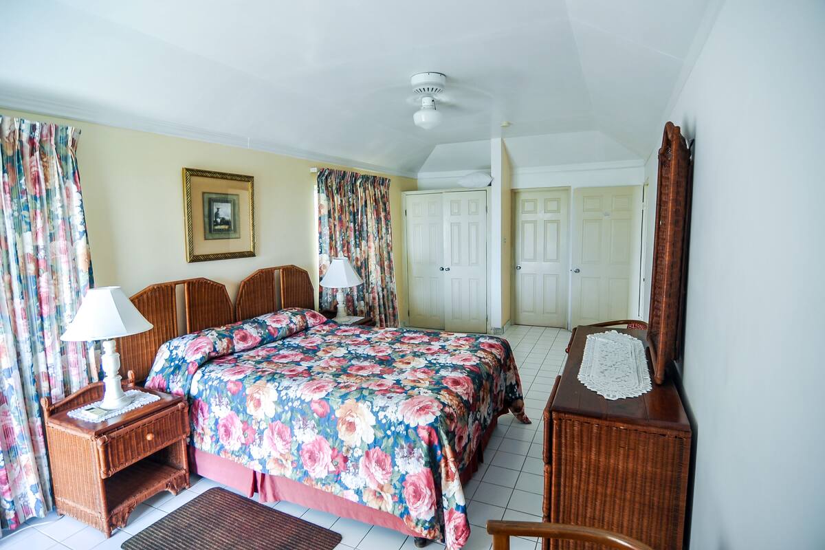 Apartment, 1 Bedroom, Kitchen | Memory foam beds, blackout drapes, iron/ironing board (on request)