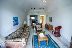 En 25-tommers LCD-TV med kabel-kanaler samt TV