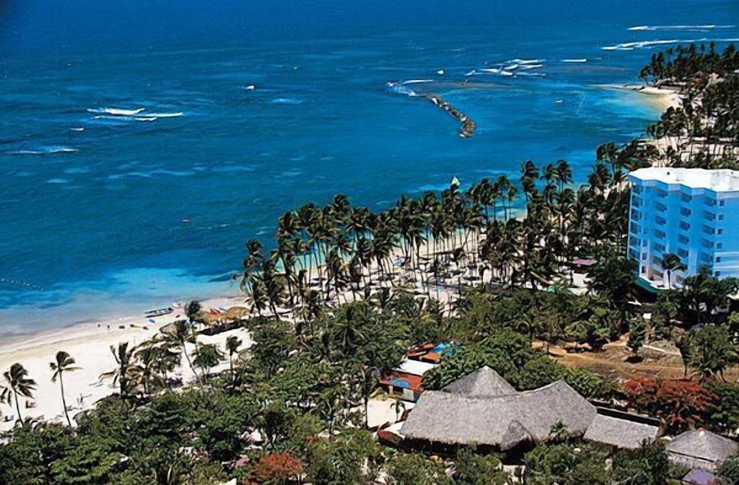 Strand. Ocean Arc Decameron Resort