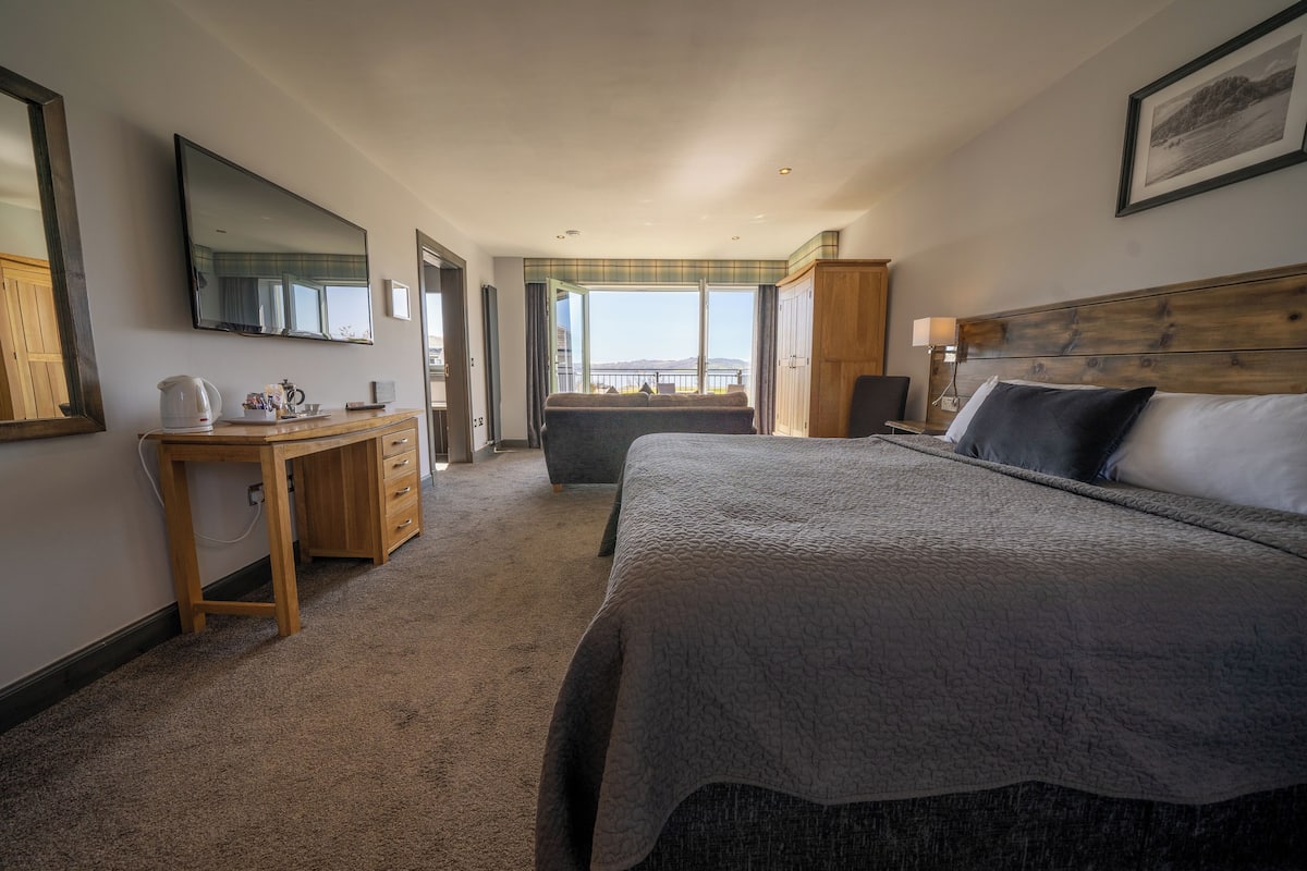 Premium Double Room, 1 King Bed, Lake View | Premium bedding, iron/ironing board, free WiFi, bed sheets