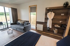 Superior Cabin | 1 bedroom, premium bedding, iron/ironing board, free WiFi