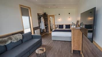 Superior Cabin | Premium bedding, iron/ironing board, free WiFi, bed sheets