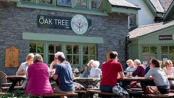 Lunch, dinner served; British cuisine, alfresco dining