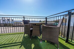 Premium Double Room, 1 King Bed, Lake View
